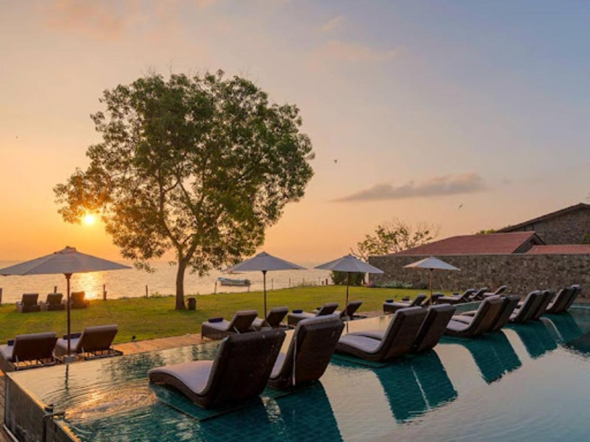Regenta Arie Lagoon Negombo Exteriör bild