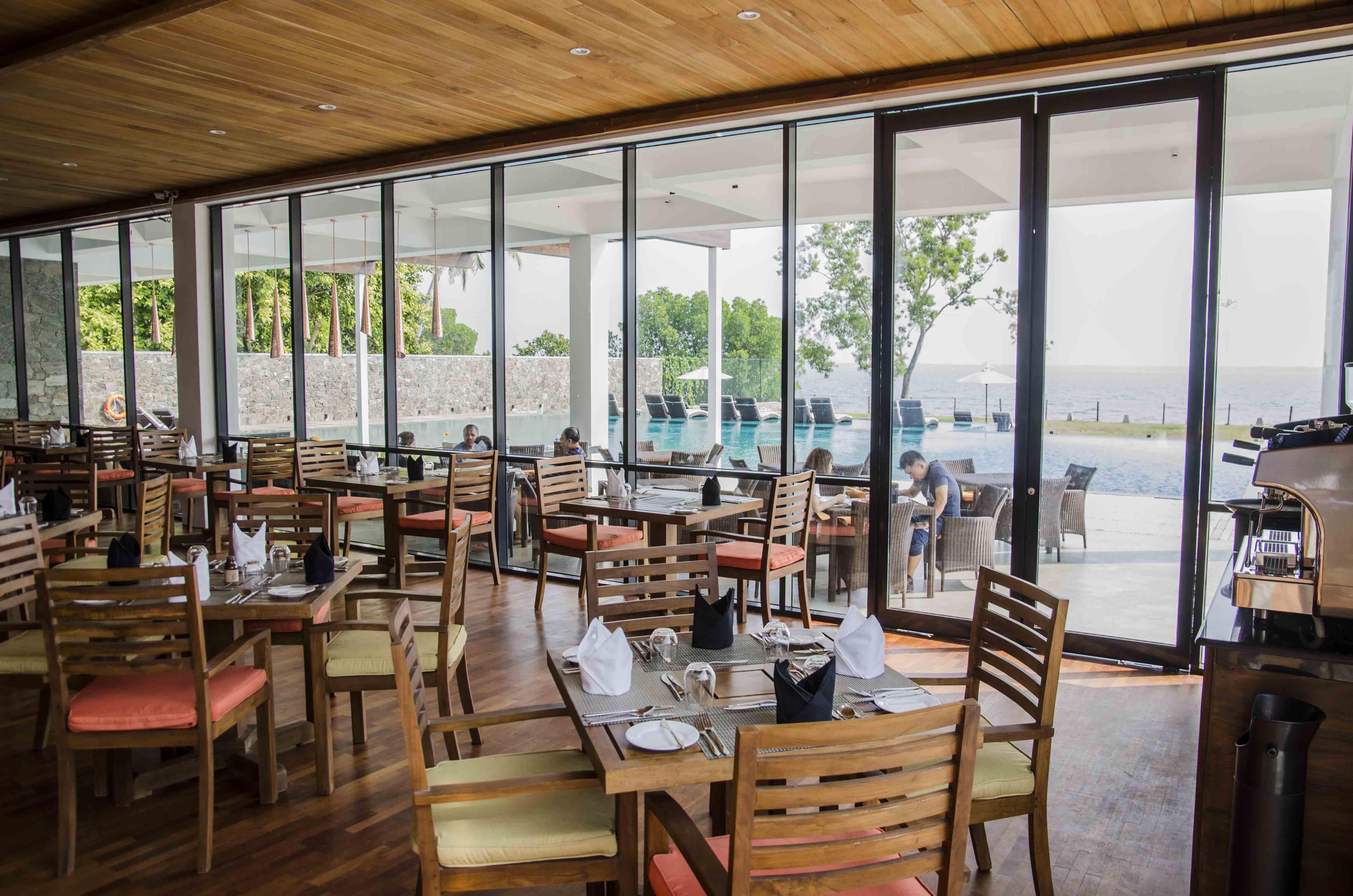 Regenta Arie Lagoon Negombo Exteriör bild