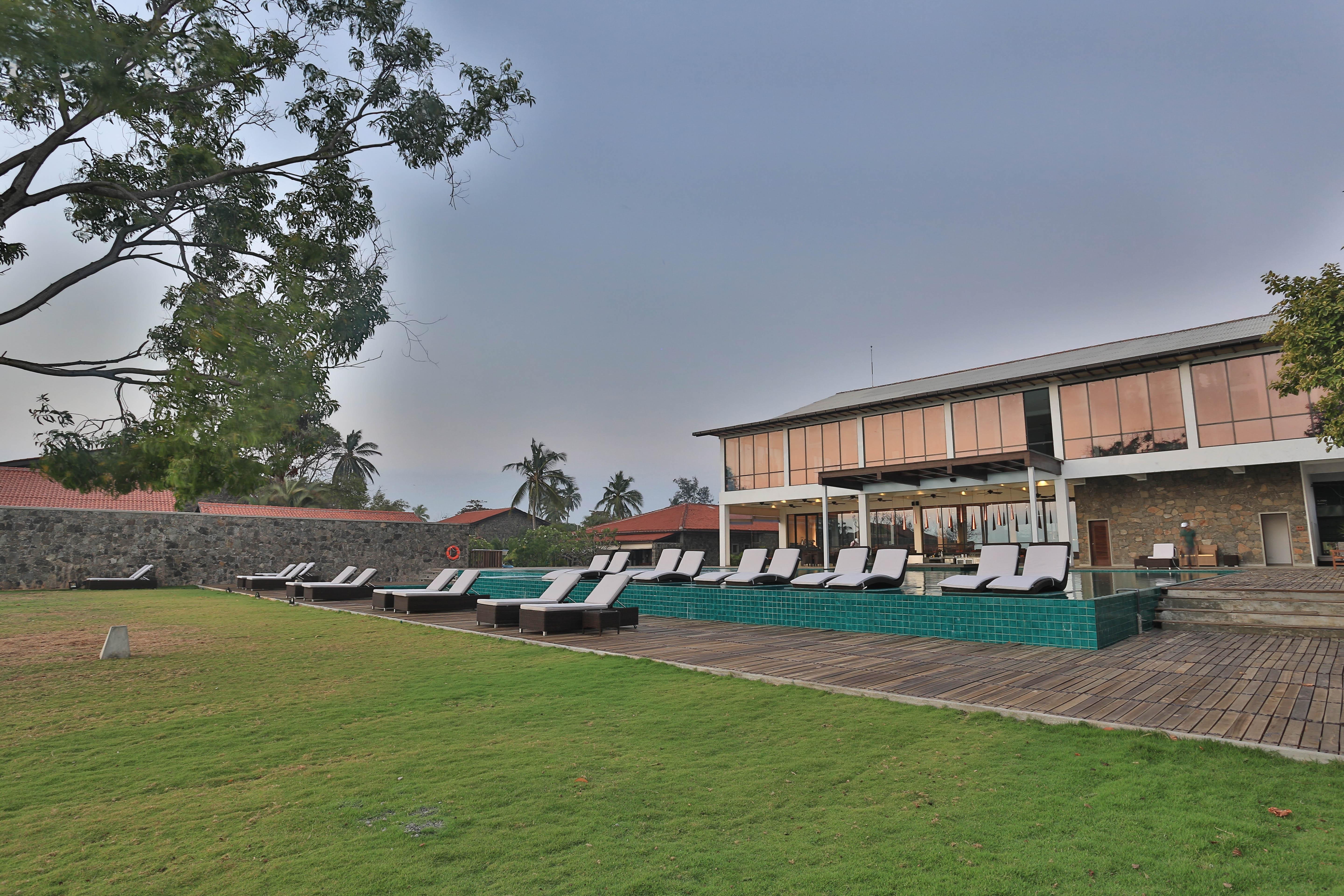 Regenta Arie Lagoon Negombo Exteriör bild