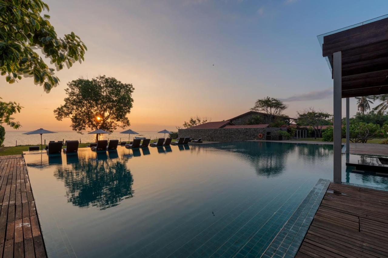 Regenta Arie Lagoon Negombo Exteriör bild