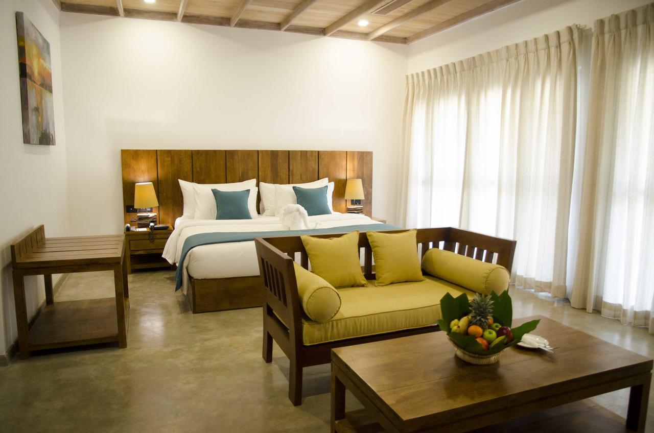 Regenta Arie Lagoon Negombo Exteriör bild
