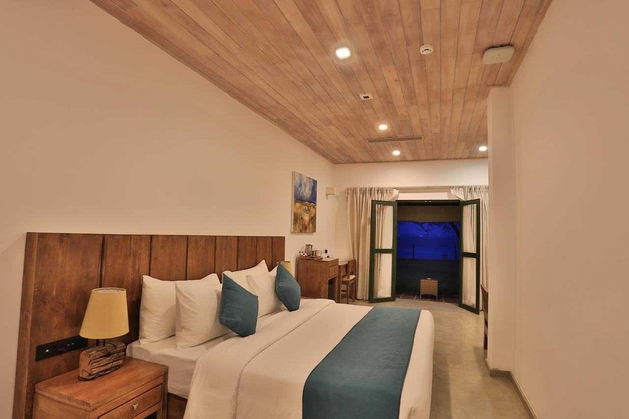 Regenta Arie Lagoon Negombo Exteriör bild