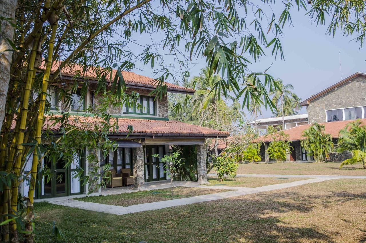 Regenta Arie Lagoon Negombo Exteriör bild