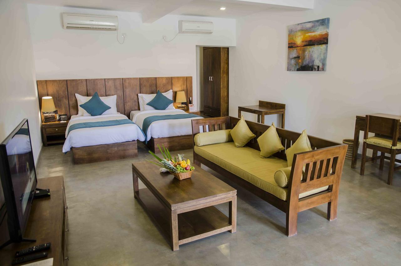 Regenta Arie Lagoon Negombo Exteriör bild