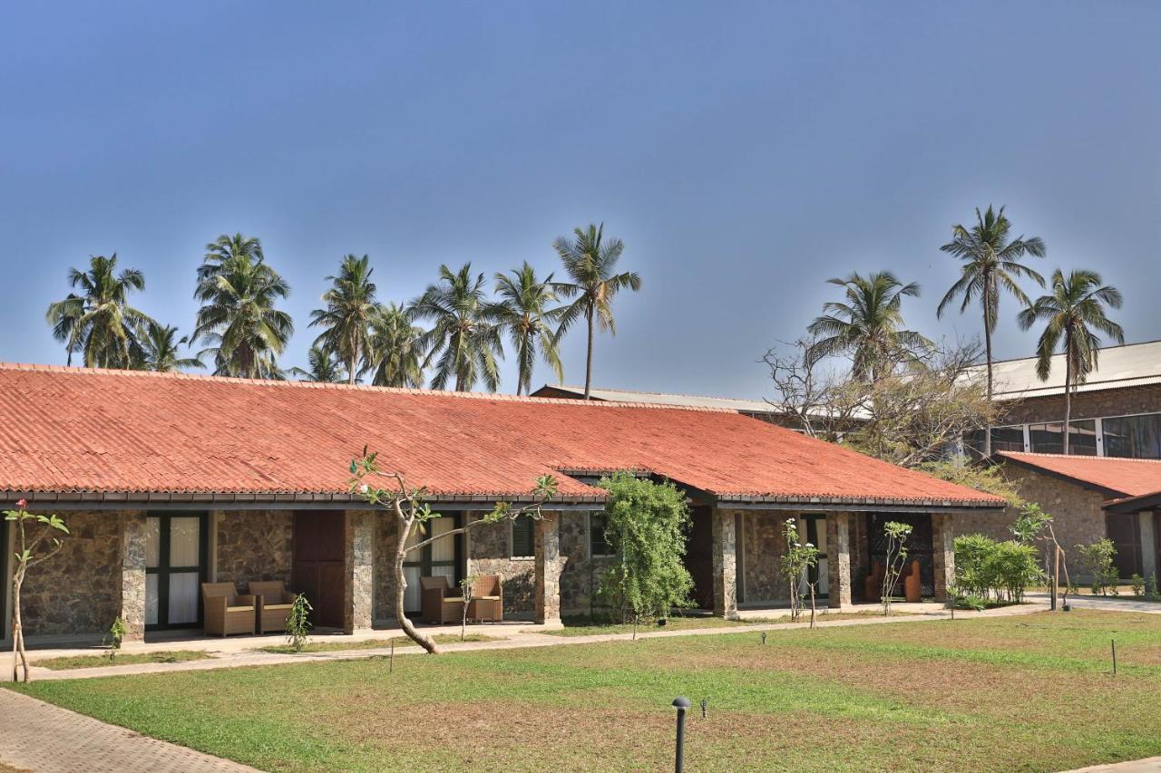 Regenta Arie Lagoon Negombo Exteriör bild