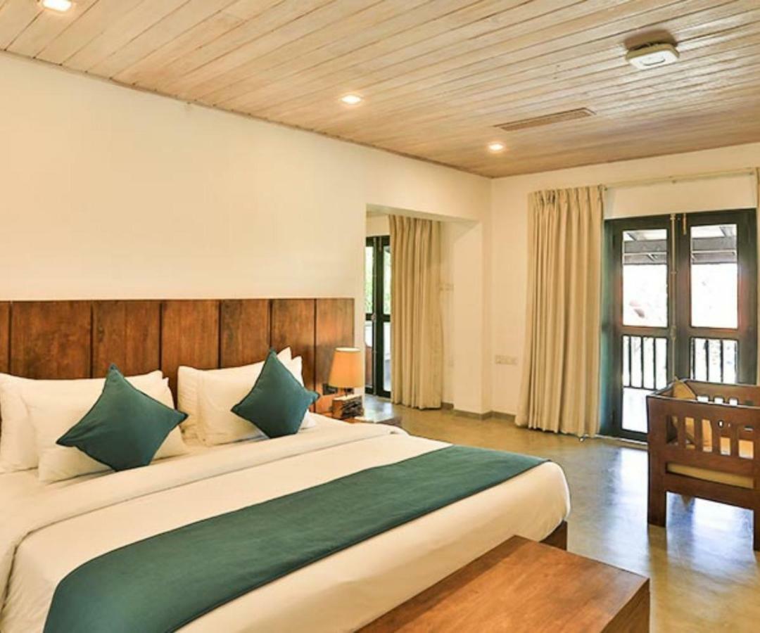 Regenta Arie Lagoon Negombo Exteriör bild