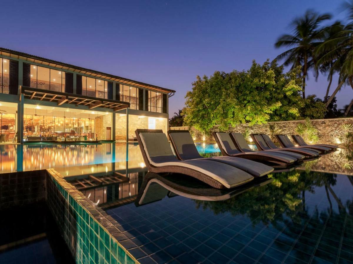 Regenta Arie Lagoon Negombo Exteriör bild
