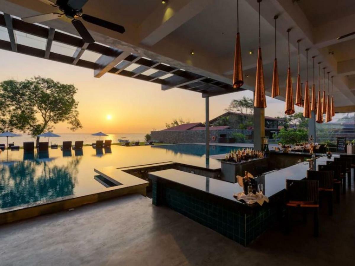 Regenta Arie Lagoon Negombo Exteriör bild
