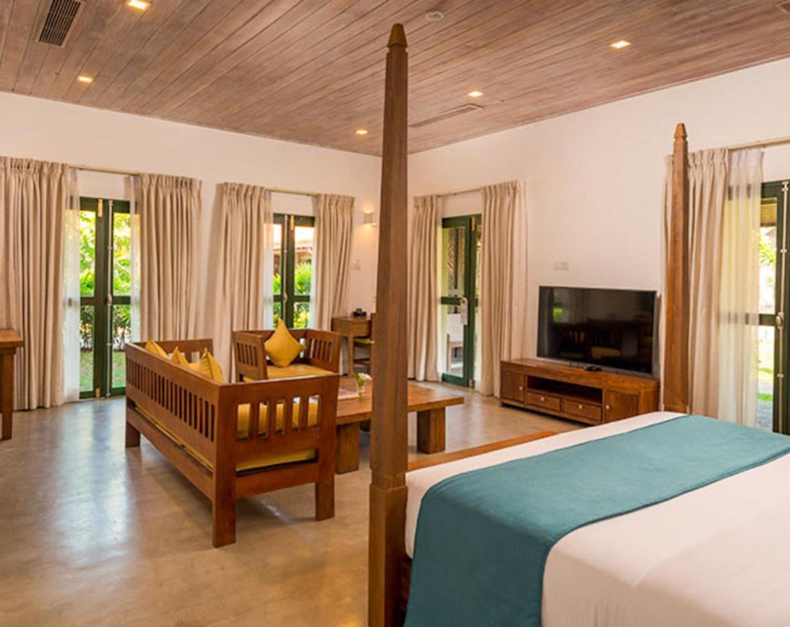 Regenta Arie Lagoon Negombo Exteriör bild