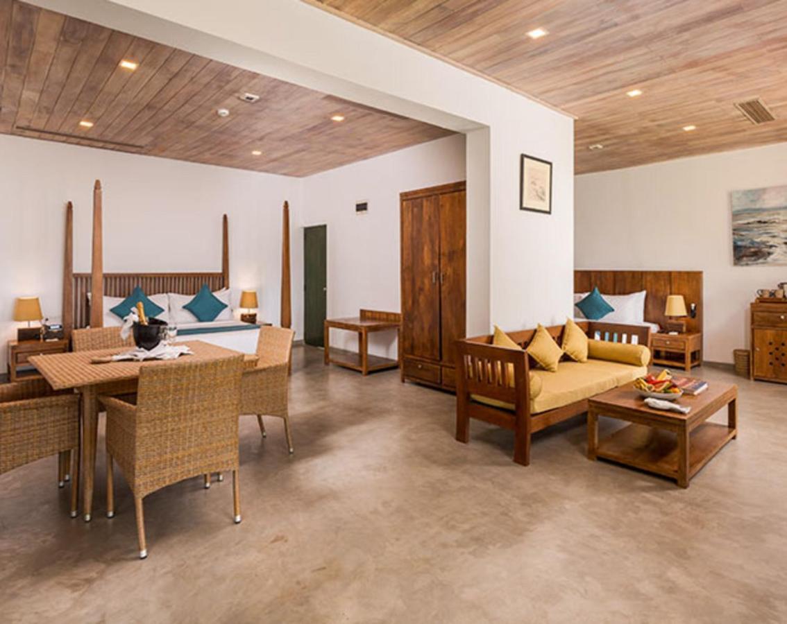 Regenta Arie Lagoon Negombo Exteriör bild