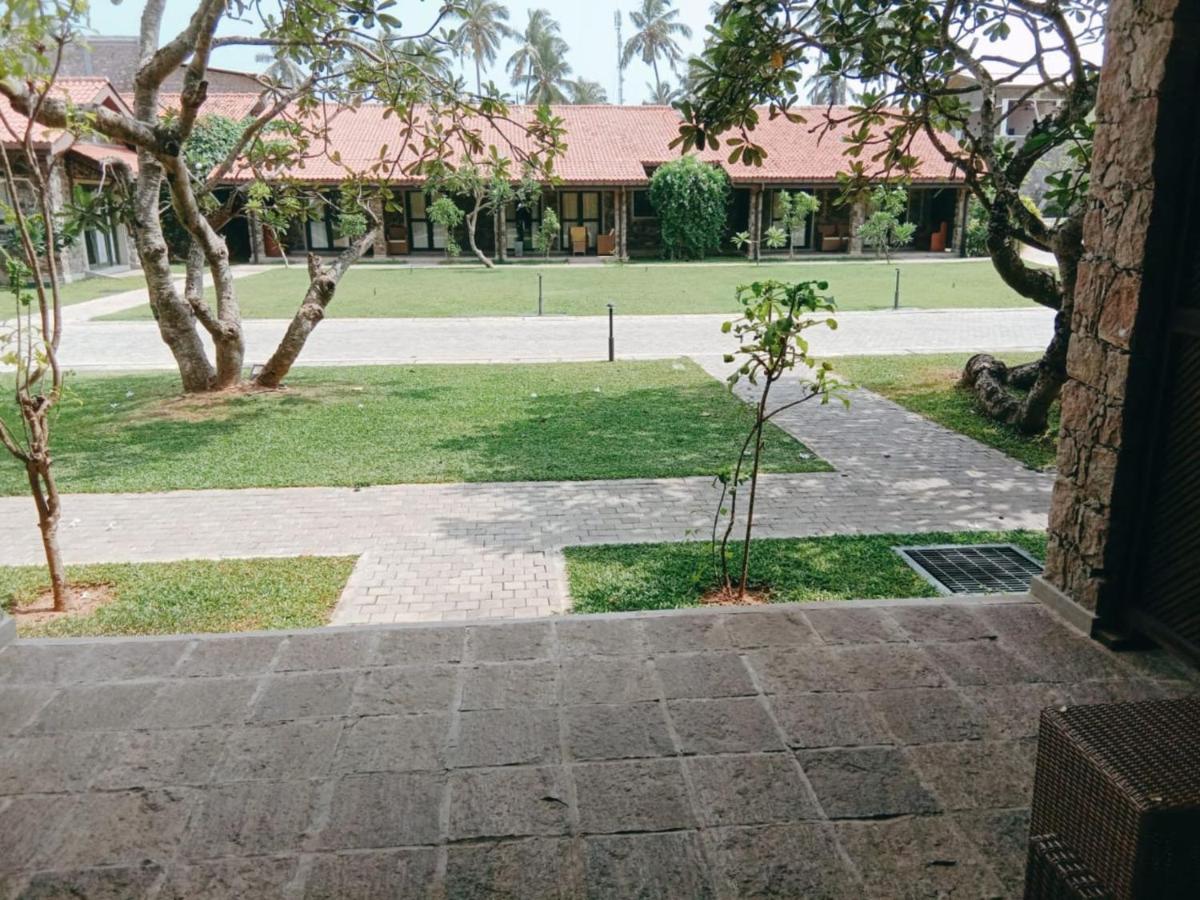 Regenta Arie Lagoon Negombo Exteriör bild