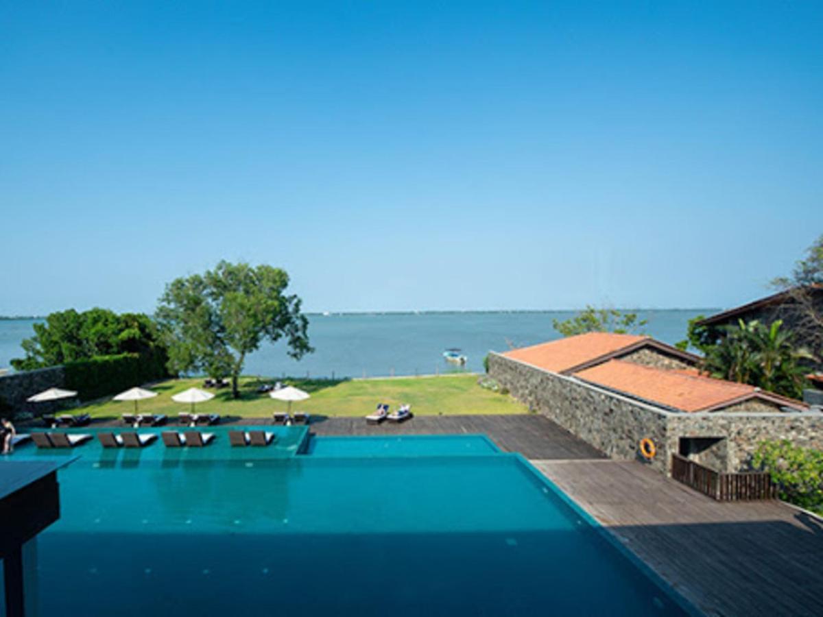 Regenta Arie Lagoon Negombo Exteriör bild